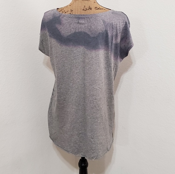 DKNY JEANS Blue Gray Tie Dye graphic print top with sequins Lg. - Picture 3 of 7
